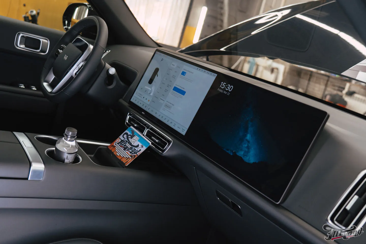 Добавили винилографию и полностью оклеили Li Auto L7 (LiXiang L7) полиуретаном, затонировали шильдики, защитили глянец в салоне, почистили и обработали керамикой кожу
